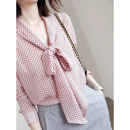 Blouse à col noué à pois pour femmes Chic und Stil