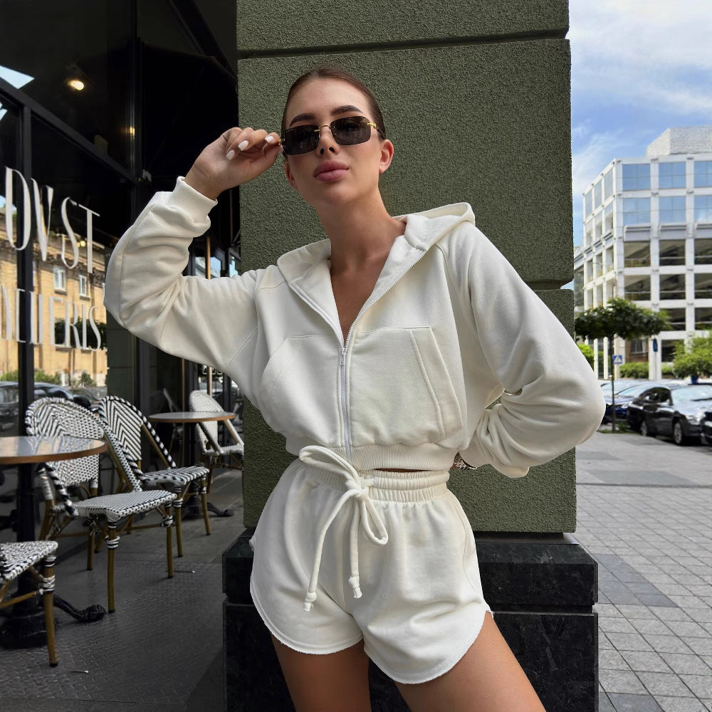 Ensemble de sweat à capuche décontracté et de shorts pour femmes Chic und Stil