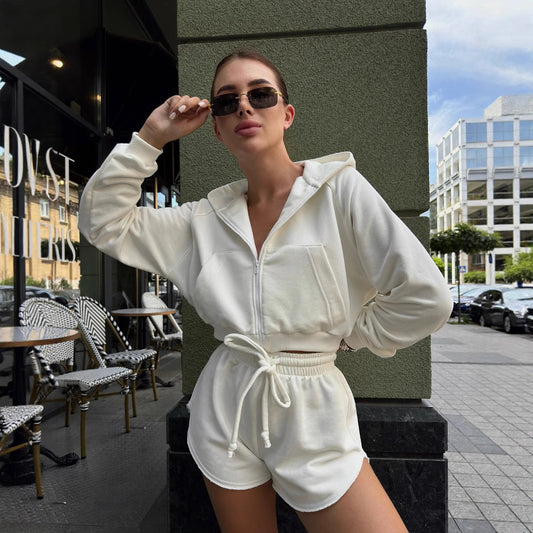 Ensemble de sweat à capuche décontracté et de shorts pour femmes Chic und Stil