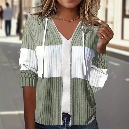 Veste de loisirs pour femmes avec motif à côtes texturé et capuche Chic und Stil