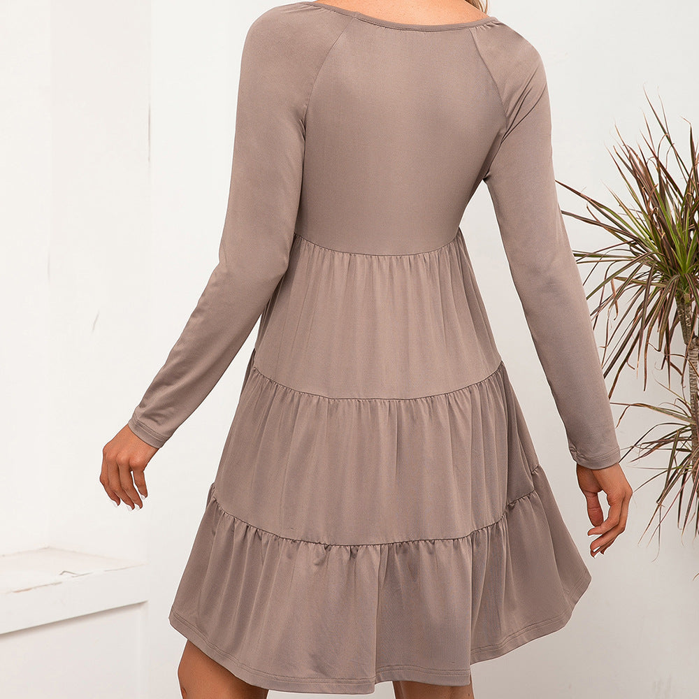 Robe de loisirs pour femmes avec décolleté en V profond et jupe volumineuse Chic und Stil