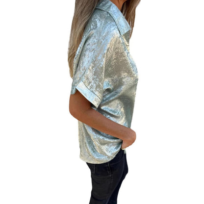 Blouse en satin pour femmes avec col à la mode et coupe élégante Chic und Stil