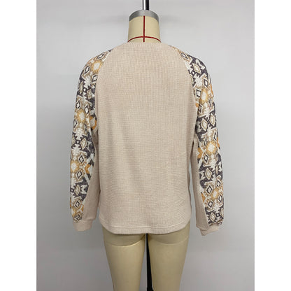 Pull en tricot pour femmes avec des manches raglan modernes et un motif floral Chic und Stil