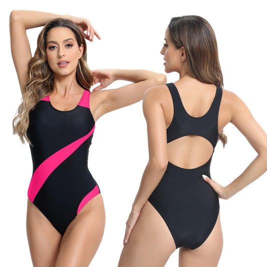 Maillot de bain une pièce sport pour femmes avec des contrastes à la mode et un matériau de haute qualité Chic und Stil