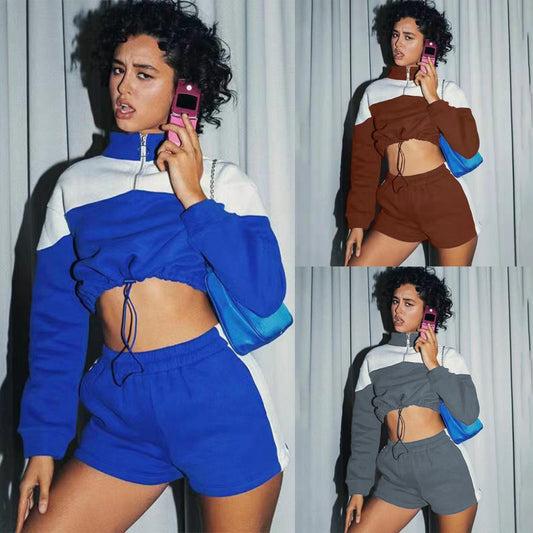 Ensemble sportif pour femmes avec veste cropped et shorts Chic und Stil