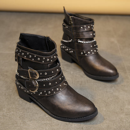 Bottines féminines tendance avec des bandoulières décorées et des éléments en chaîne Chic und Stil