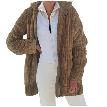 Cozy plush jacket for women with practical pockets Chic and Style