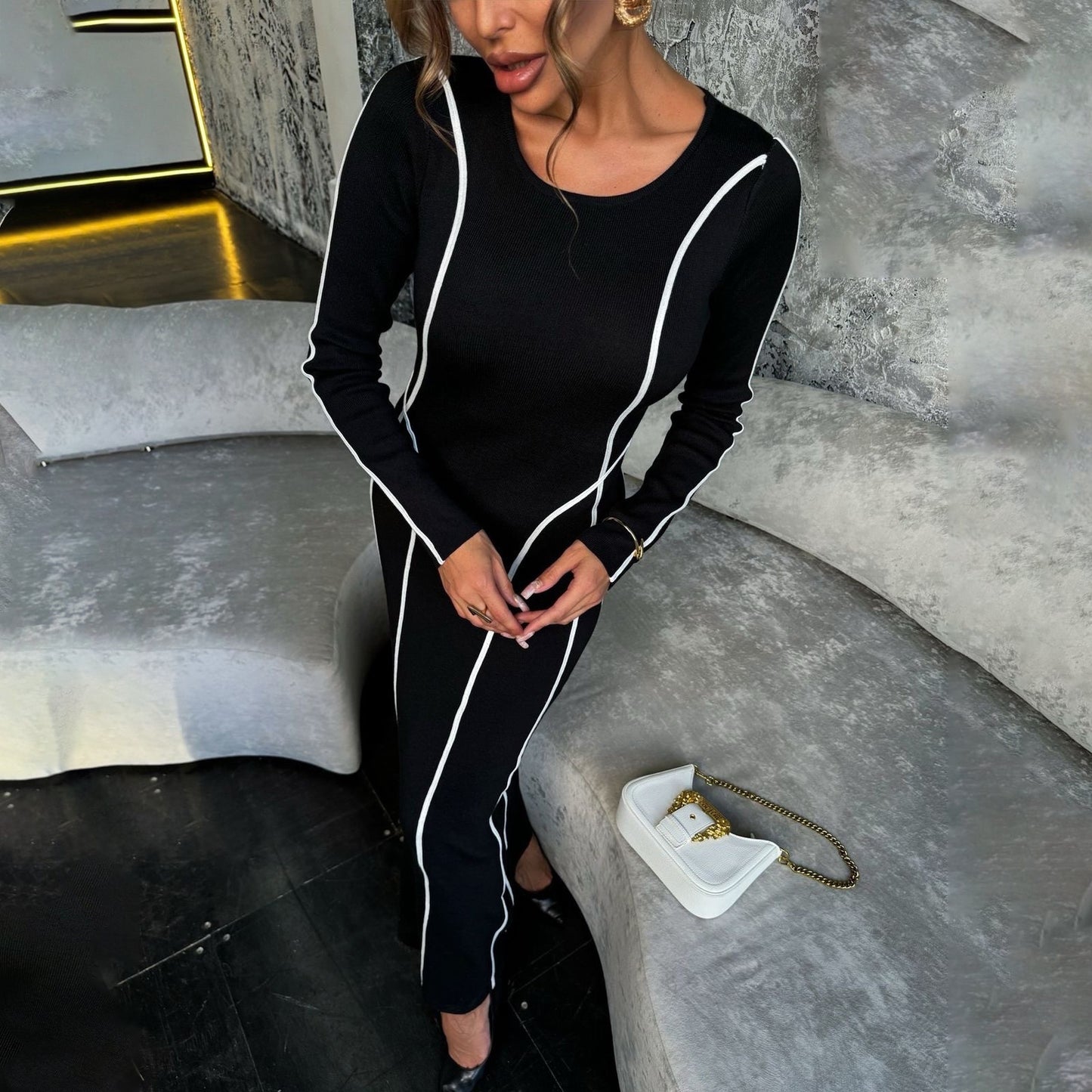 Robe en tricot ajustée pour femme avec des lignes contrastées Chic und Stil