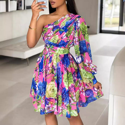 Robe mini asymétrique à fleurs Chic und Stil pour femmes