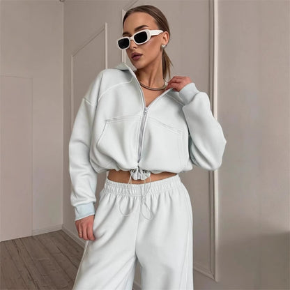 Short sports jacket set for women and casual jogger pants Chic und Stil
