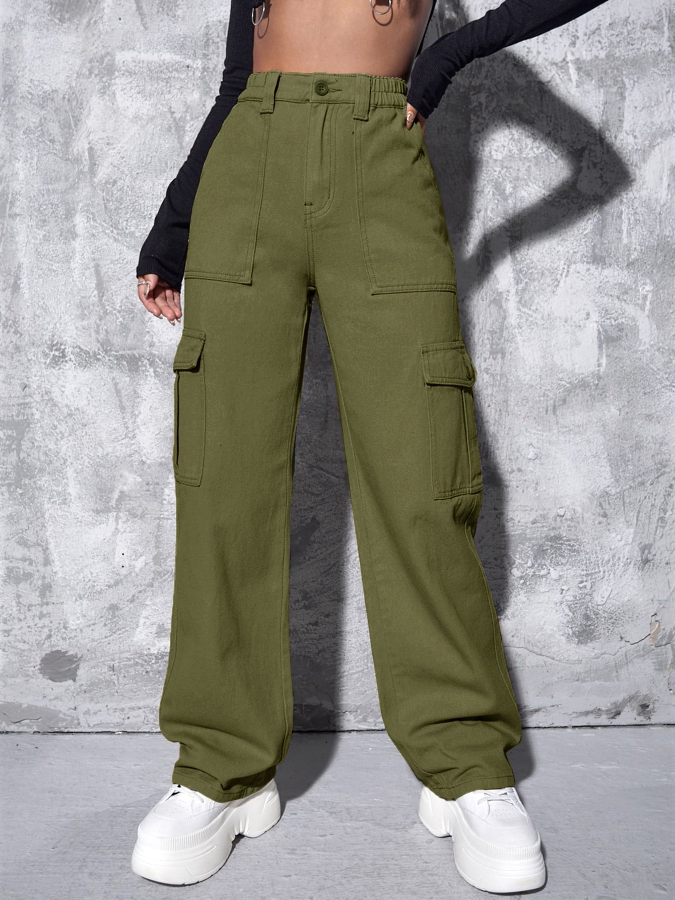 Casual style cargo pants for women with practical side pockets Chic and Style