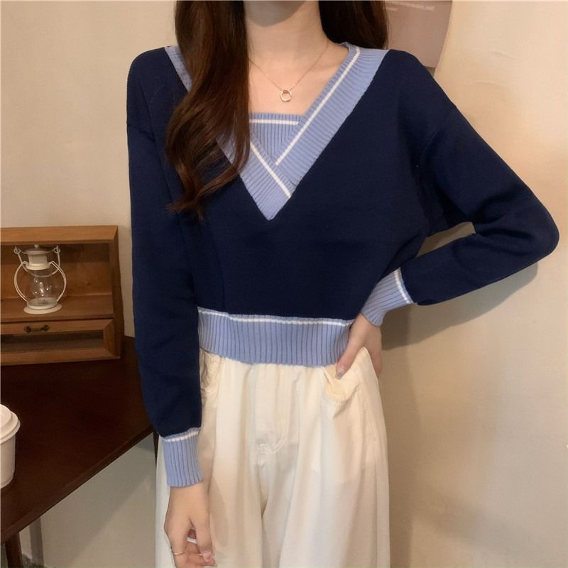 Pull féminin à la mode en V avec détails contrastés Chic & Stil