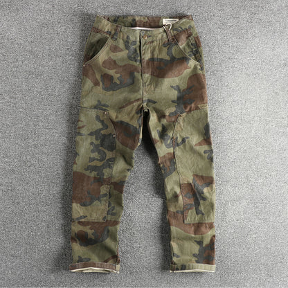 Men's cargo pants in modern camouflage design with multifunctional pockets Chic and Style