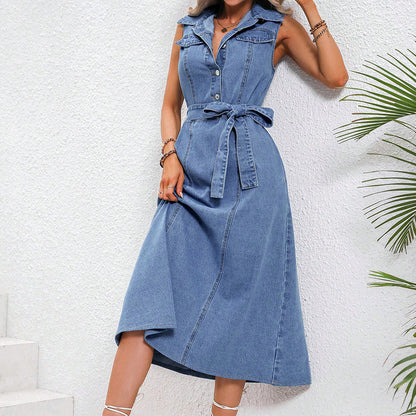 Robe chemise en denim pour femmes avec coupe cintrée et ceinture Chic und Stil