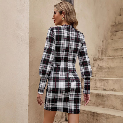 Robe à carreaux pour femmes avec un accent de ceinture élégant et des manches bouffantes Chic und Stil
