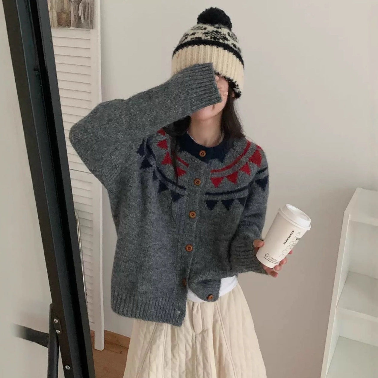 Cardigan en gros tricot pour femmes avec motif coloré élaboré et fermeture à boutons confortable Chic und Stil