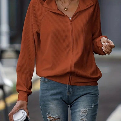 Veste zippée sportive pour femmes avec structure en côtes et élégant col montant Chic und Stil
