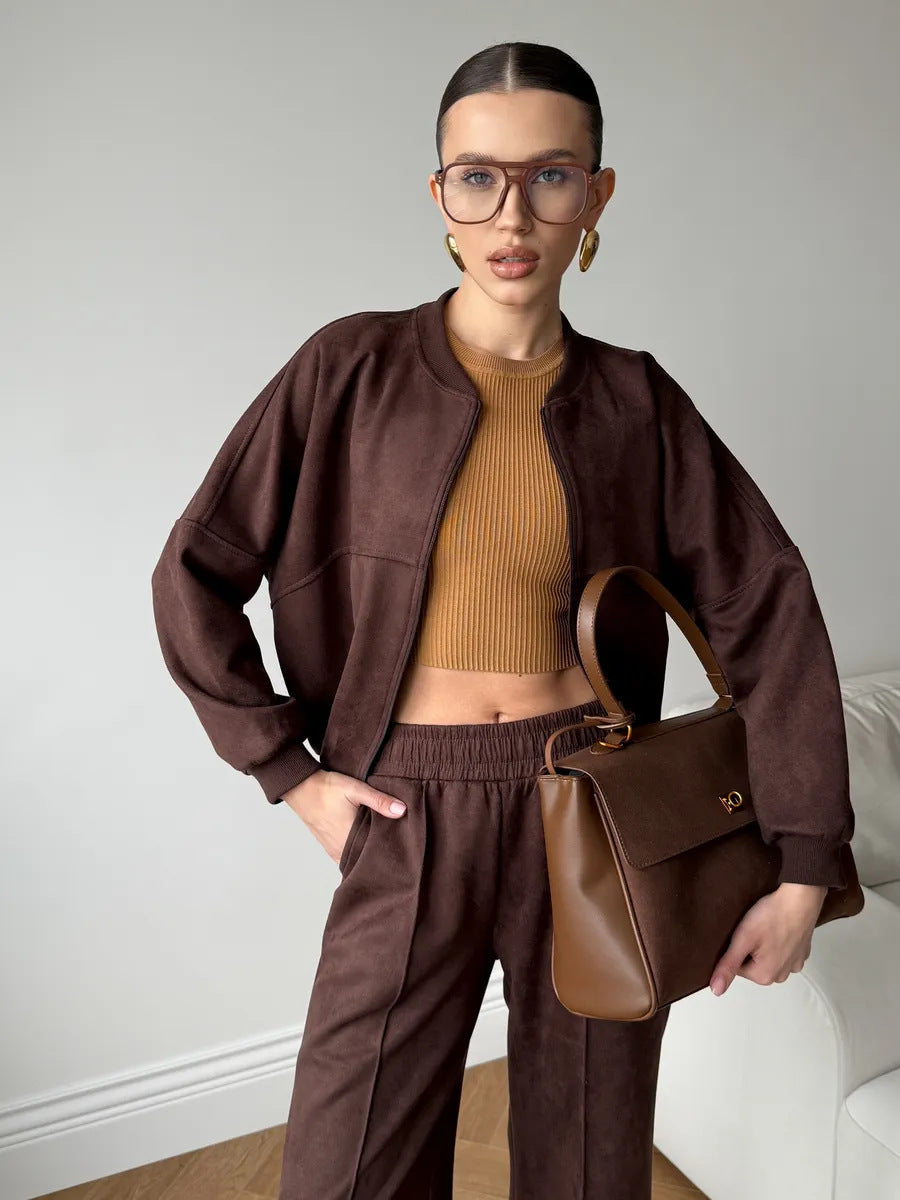 Chic and Style women's sporty lounge set with short jacket and wide pants