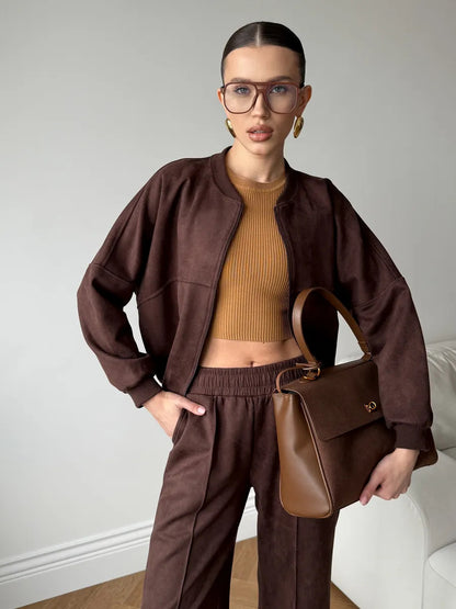 Chic and Style women's sporty lounge set with short jacket and wide pants
