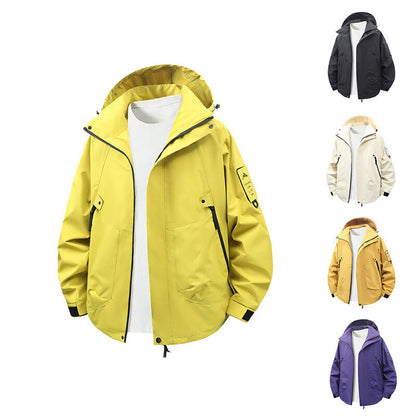 Functional and water-repellent outdoor jacket for men with adjustable hood collar Chic und Stil