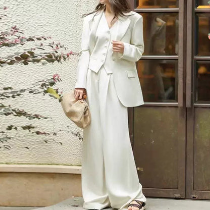 Structured blazer and wide pants set Chic und Stil for women