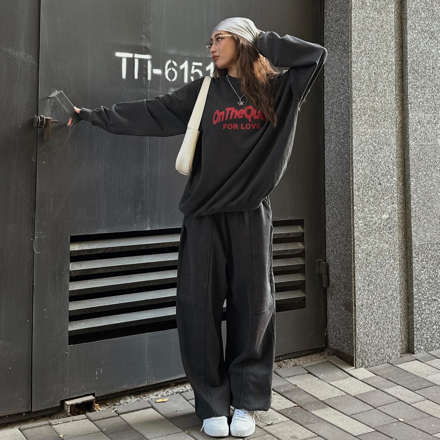 Casual lounge set for women with oversized sweatshirt and wide pants Chic and Style