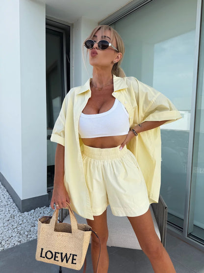 Ensemble de blouse à manches courtes décontractée et de shorts pour femmes Chic und Stil