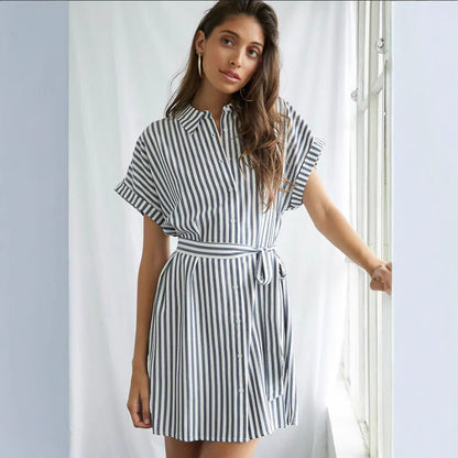 Robe chemise rayée pour femmes avec ceinture à la taille Chic und Stil