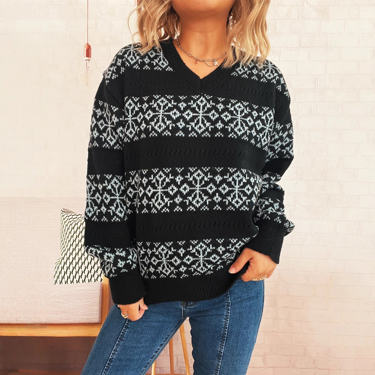 Pull en tricot pour femmes avec motif nordique et décolleté en V profond Chic und Stil