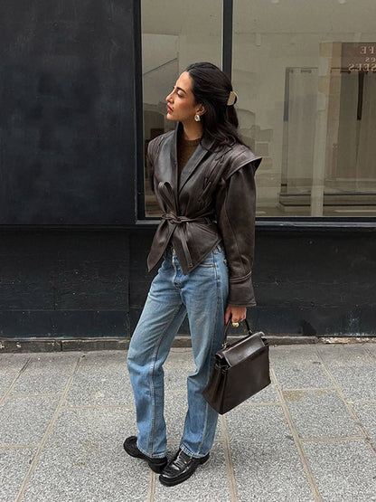 Dames élégante veste en simili cuir avec coupe cintrée et large col Chic und Stil