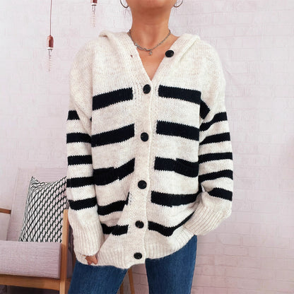 Dame oversized cardigan en tricot avec des rayures contrastantes et une capuche Chic und Stil