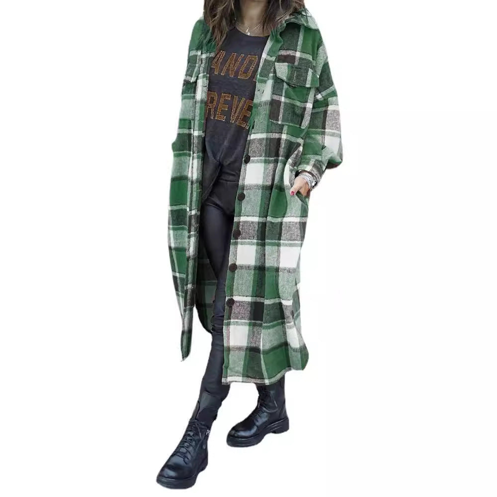 Ladies long checkered coat with practical pockets Chic and Style