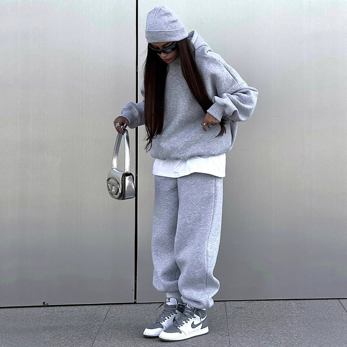 Urban loungewear set for women with a large hoodie and relaxed pants Chic and Style
