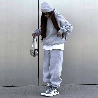 Urban loungewear set for women with a large hoodie and relaxed pants Chic and Style
