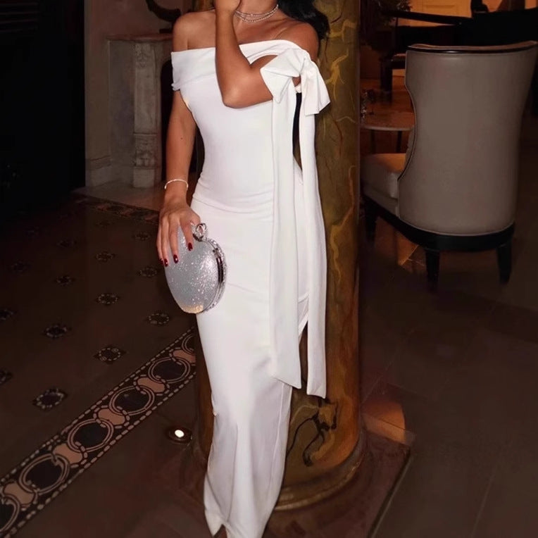 Robe maxi élégante off-shoulder pour femmes avec une coupe sculptante et un ourlet flottant Chic und Stil