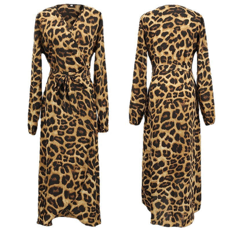 Robe portefeuille pour femmes avec un élégant imprimé léopard et fente latérale Chic und Stil