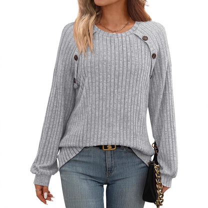 Pull en tricot pour femmes avec boutons décoratifs et fine structure côtelée Chic und Stil