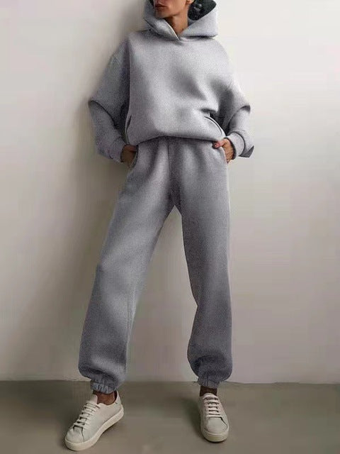 Sporty loungewear set for women with oversized hoodie and comfortable jogger pants Chic and Style