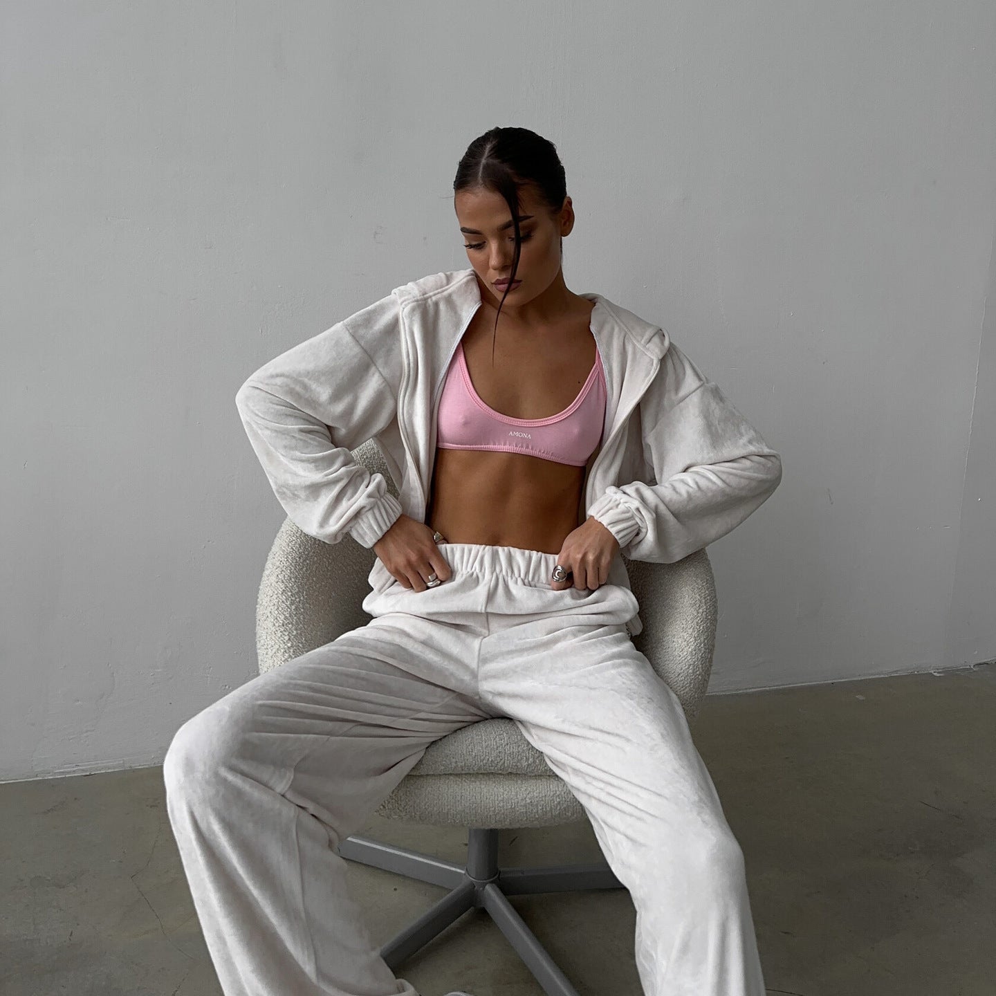 Ladies Sports Velvet Hoodie and Chic Jogging Pants