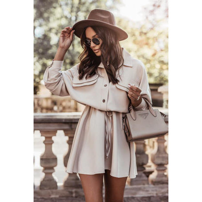 Robe chemise pour femmes avec une ceinture élégante à nouer et des poches pratiques Chic und Stil