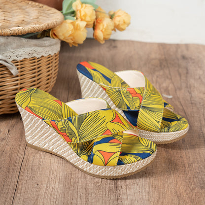 Wedge sandals for women with a floral design and a non-slip sole Chic und Stil