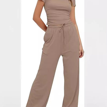 Casual set for women with crop top and wide pants Chic und Stil