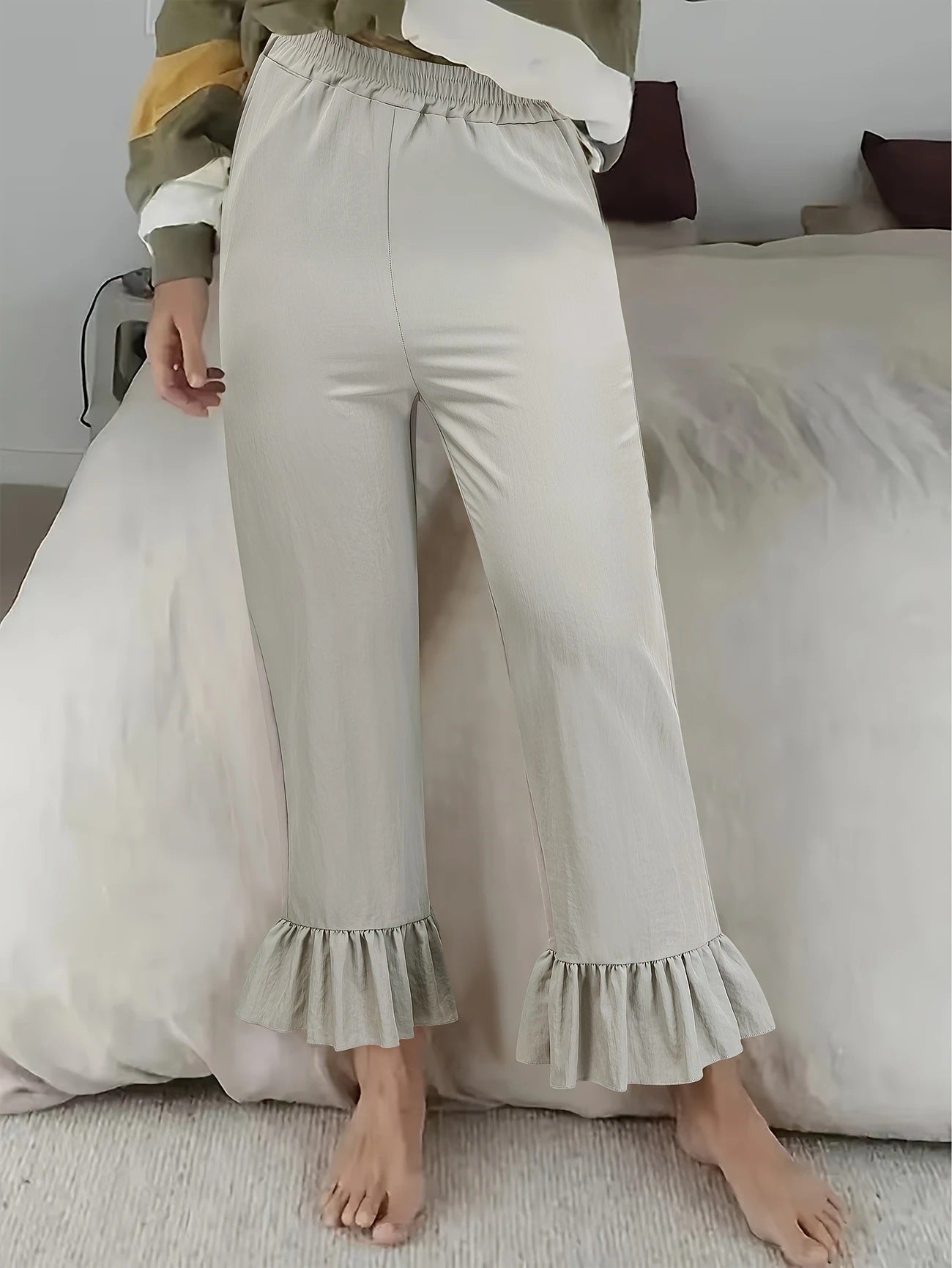 Women's flared pants with playful ruffle details Chic und Stil