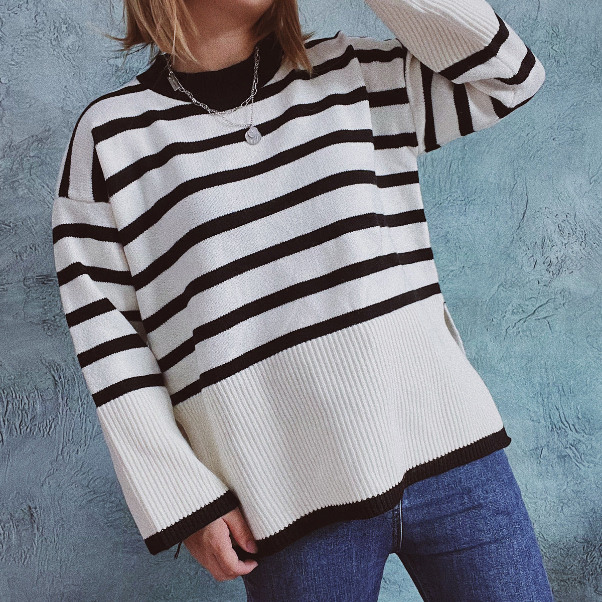 Pull en tricot décontracté pour femmes avec un motif rayé moderne et une fine structure côtelée Chic und Stil