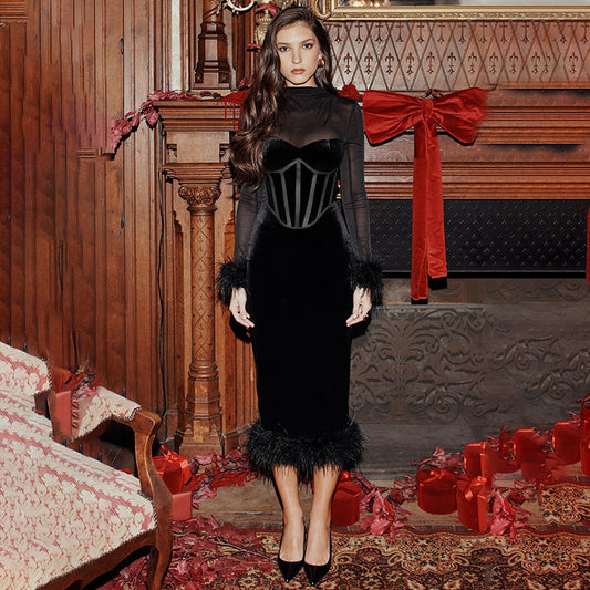 Robes Exquises Satin Corset avec Garniture en Plumes Chic und Stil