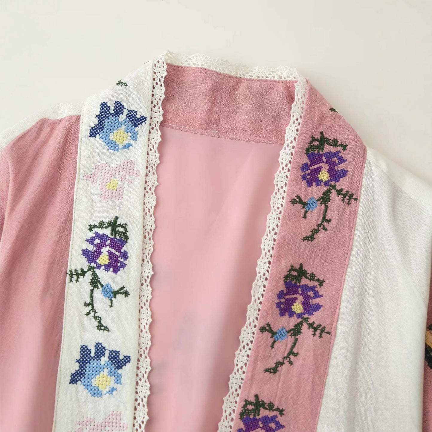 Women’s kimono jacket with floral embroidery and elegant collar Chic and Style