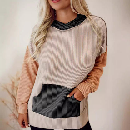 Pull à capuche décontracté pour femmes avec un design structuré et des poches pratiques Chic und Stil