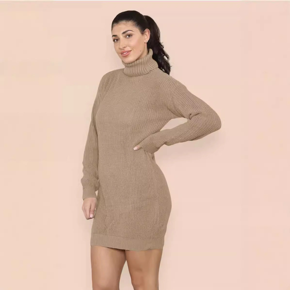 Robe en tricot pour femmes au style surdimensionné avec col montant et design de ribbing décoratif Chic und Stil