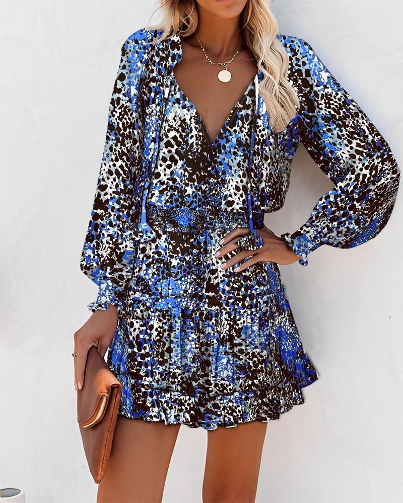 Dames Robe mini ludique avec motif coloré et détails volantés Chic und Stil