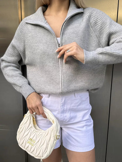 Pull femme avec fermeture éclair haute et motif de mailles structuré Chic und Stil